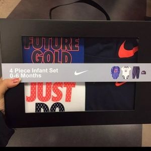 Nike infant set